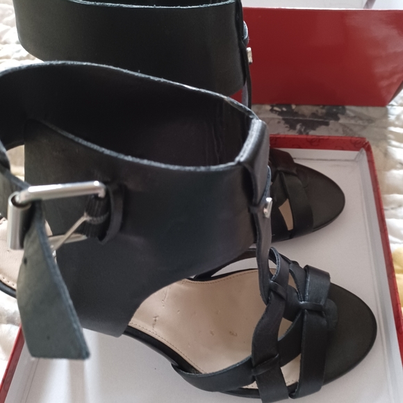 Shoes - Picture 4 of 9